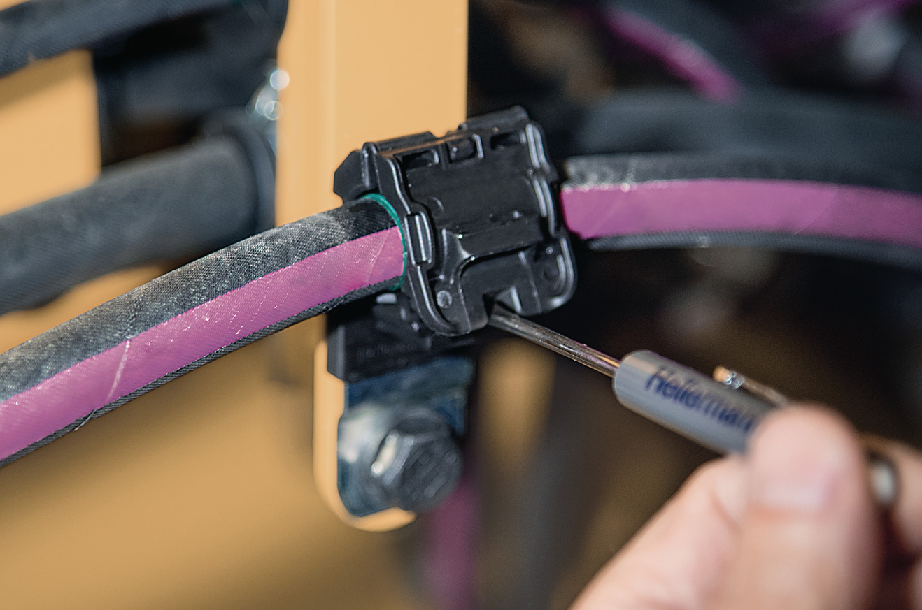 Passgenaue, flexible und robuste Kabelführung: Die neue Kabelschelle  Ratchet P-Clamp - HellermannTyton
